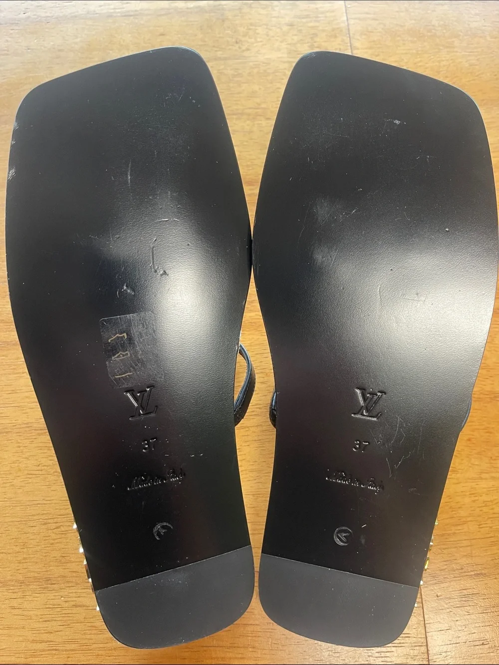 Louis Vuitton elegant louis
